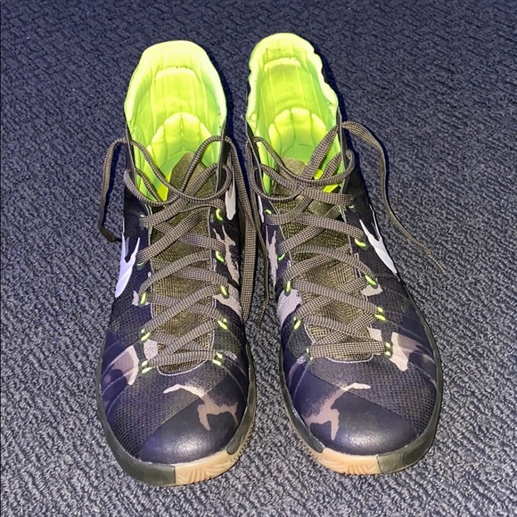 Nike Camo Hyoerdunk. Size 11.5 Men’s - Picture 5 of 6